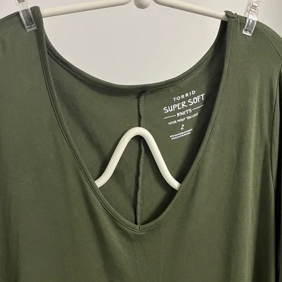 Torrid Favorite V-neck Tunic Tee Sz 2 Avocado Green - Picture 4 of 6